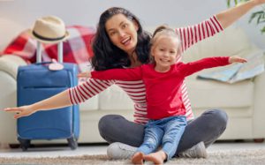 mom and child with suitcase